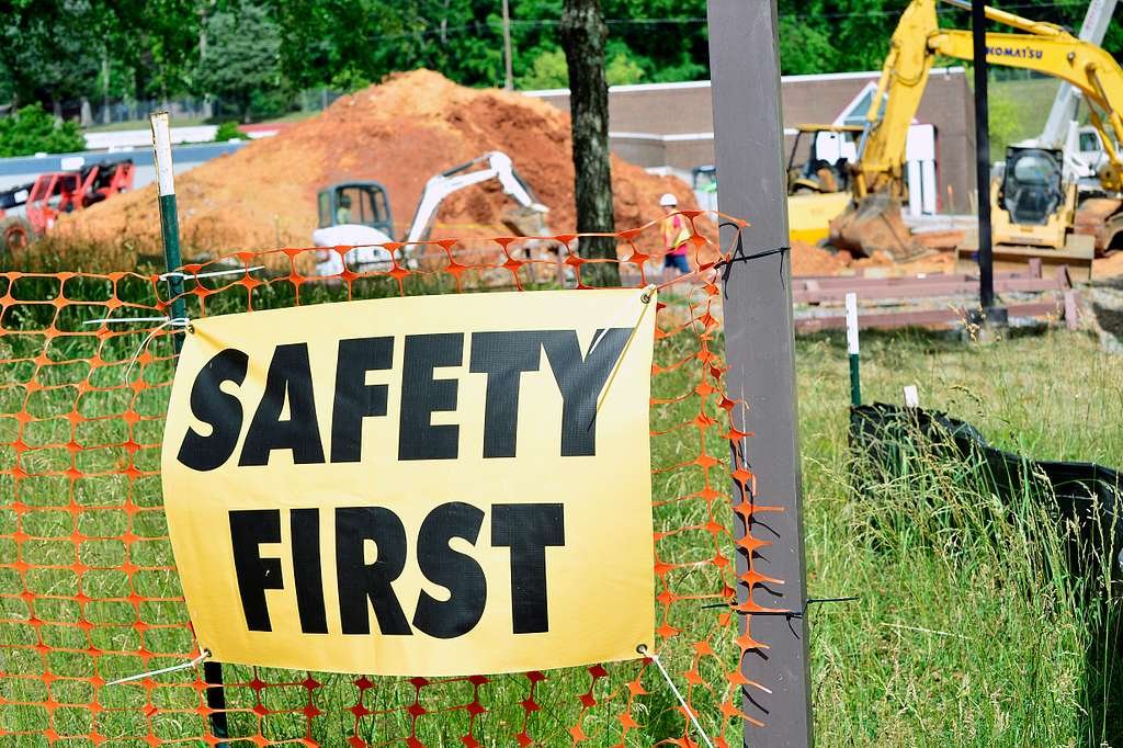 Long-Term Performance: UV-Resistant Coatings for Outdoor Signs UV-resistant coatings, Safety Network Signs, durable outdoor signs, MUTCD compliance, traffic sign durability, long-term signage, sign coatings